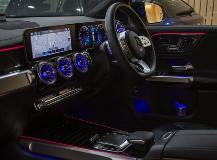メルセデスベンツの内装とアンビエントライト
